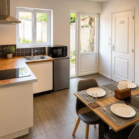 Apartment 2 - Cour Prive - Face Tram - Hypercentre - Sdrent Valenciennes